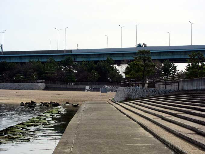 東面(武庫川団地向き)