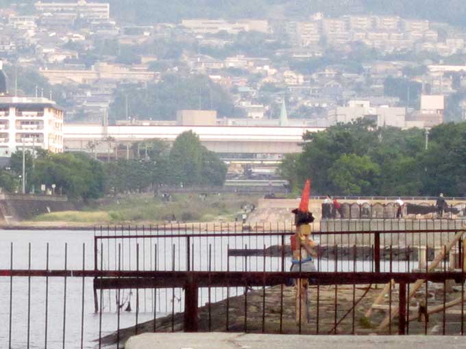 今日も立ってます