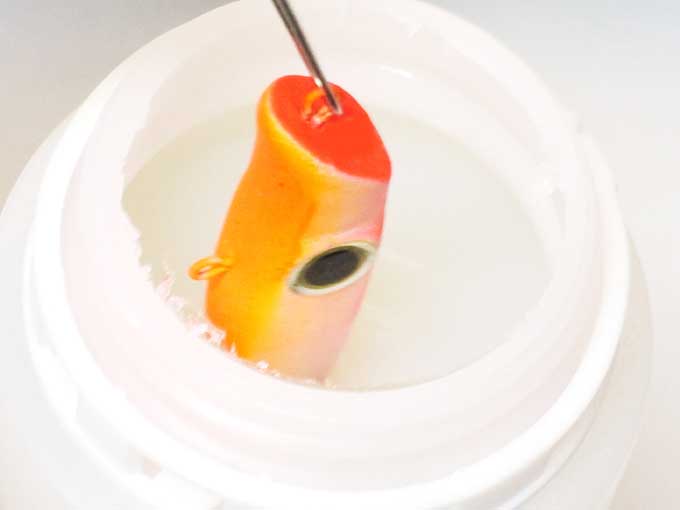 ルアーの修理の仕上げ