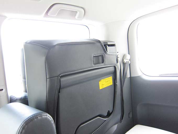 ヴォクシー・Dピラー