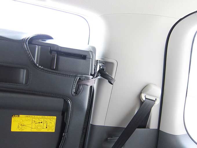 ヴォクシー・Dピラー