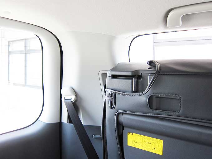 ヴォクシー・Dピラー