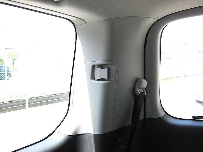 ヴォクシー・Dピラー