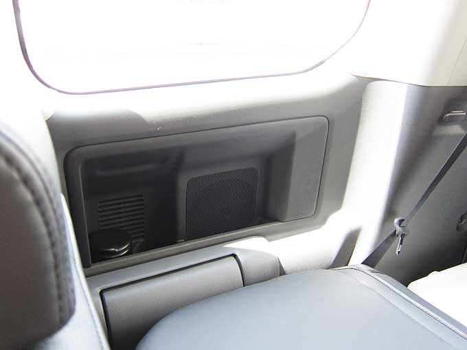 リアスピーカー