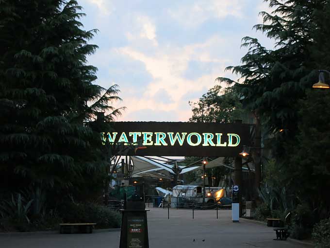 ウォーターワールド