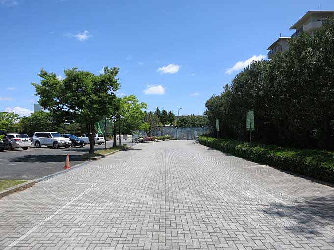 阪神競馬場・東門守衛室側