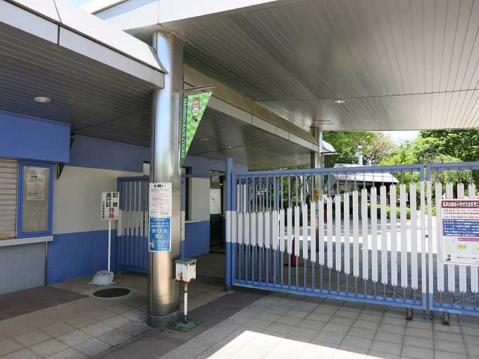 阪神競馬場・公園入り口