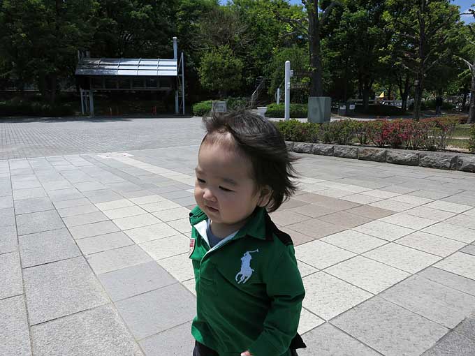 阪神競馬場・セントウルガーデンの通路