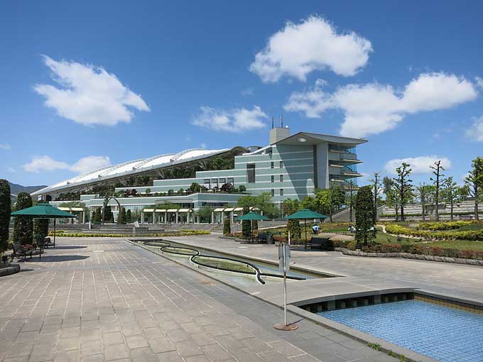 阪神競馬場・セントウルガーデン