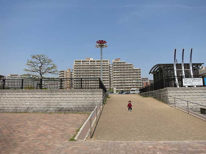 新西宮ヨットハーバーのマリーナの通路