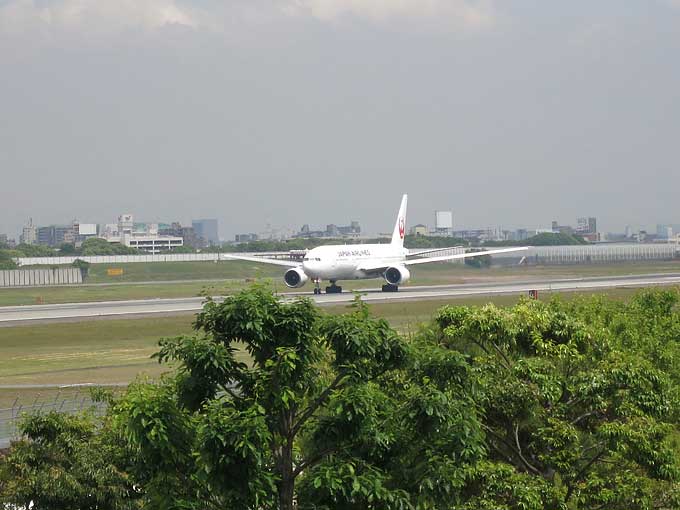 伊丹スカイパーク・飛行機の離陸