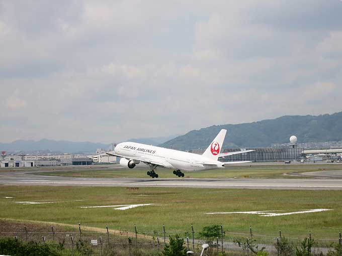 伊丹スカイパーク・飛行機の離陸