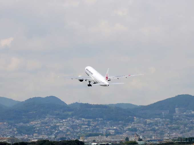 伊丹スカイパーク・飛行機の離陸