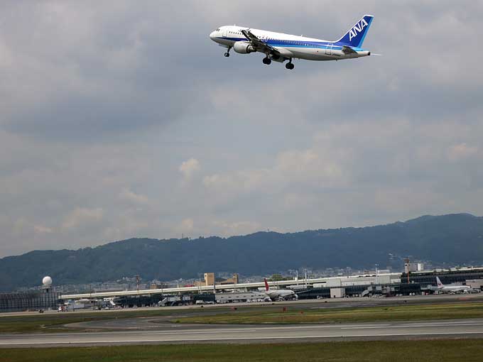 伊丹スカイパーク・飛行機の離陸