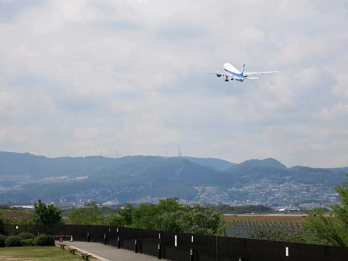 伊丹スカイパーク・飛行機の離陸