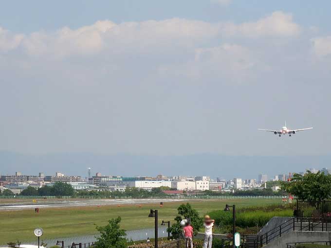 伊丹スカイパーク・飛行機の着陸