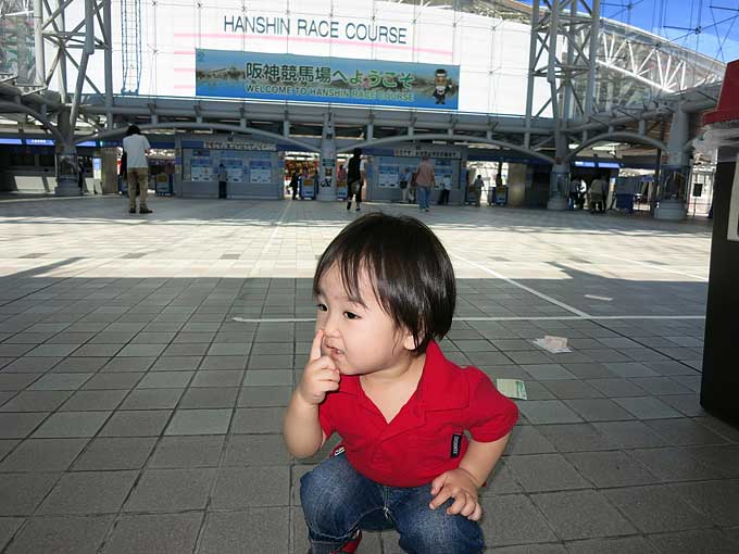阪神競馬場入り口