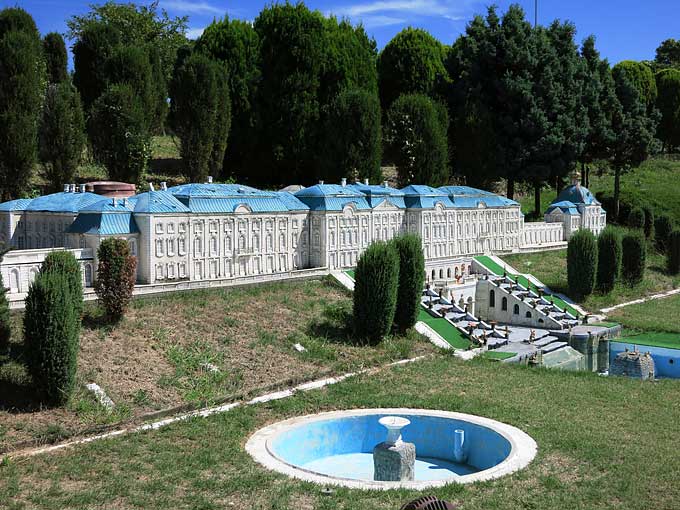 ピョートル噴水宮殿