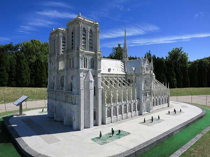 ノートルダム寺院