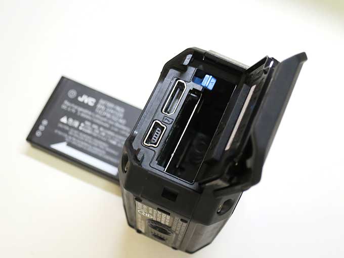 JVC GC-XA2電池入り口
