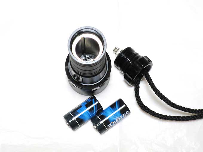 INTOVA 防水LEDズームライト WAZOOM の電池