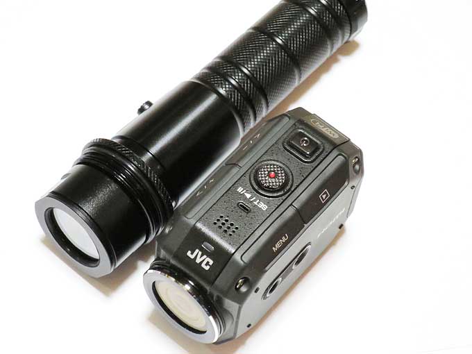 GC-XA2とINTOVA 防水LEDズームライト