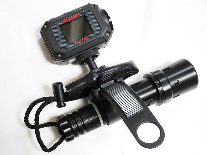 GC-XA2とINTOVA 防水LEDズームライトの装着完了