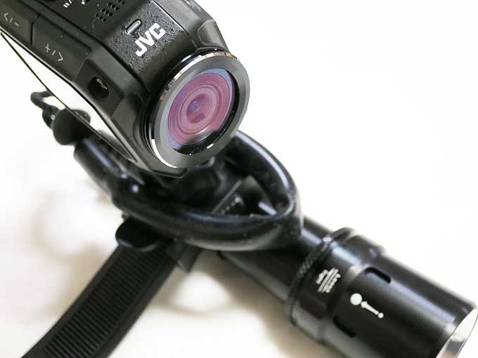 GC-XA2とINTOVA 防水LEDズームライト