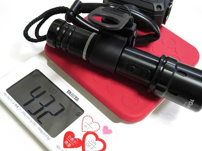 GC-XA2とINTOVA 防水LEDズームライトの重量