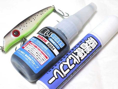 黒い接着剤で修理