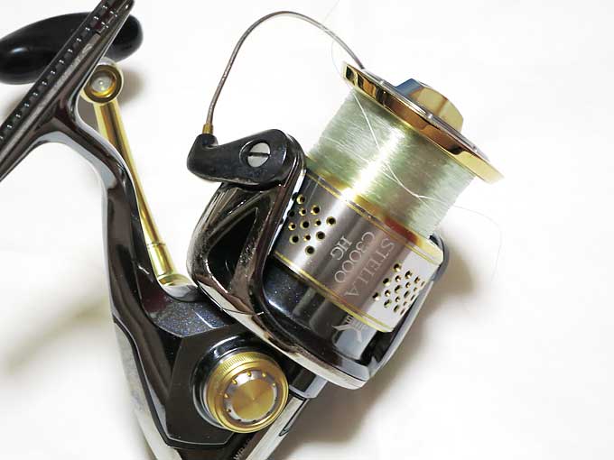 スプールにラインを結ぶ