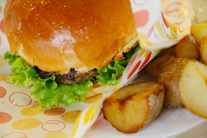 淡路牛を使用した「島バーガー」