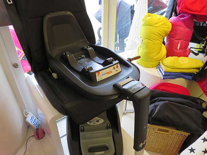 車載専用ベースメント「FamilyFix(ファミリーフィックス)」