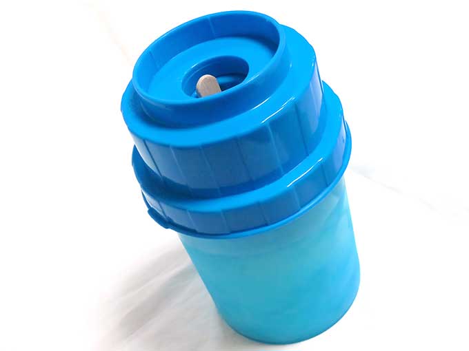 ミキサーキャップを差し込む