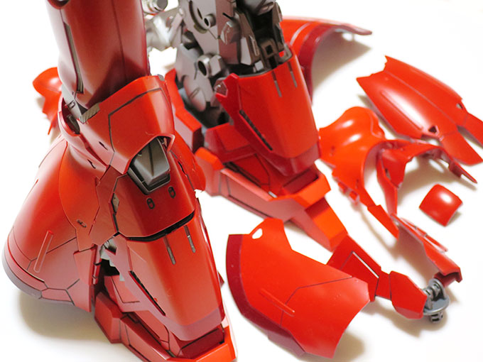 脚部の装甲パーツ