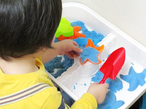 キネティックサンドで製作中