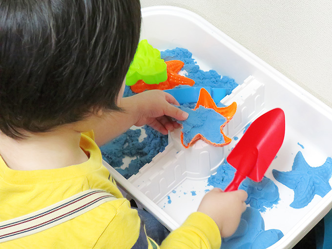 キネティックサンドで製作中