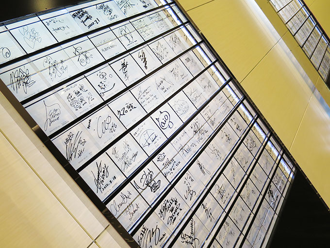 サインがズラリ!!