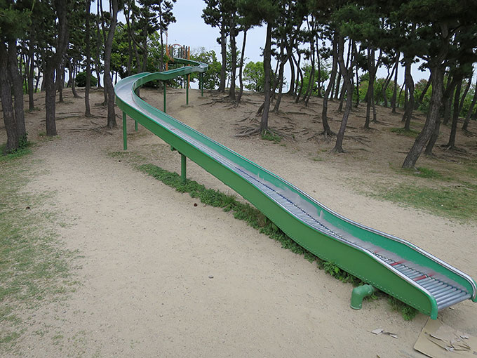 ロングスライダー(長い滑り台)