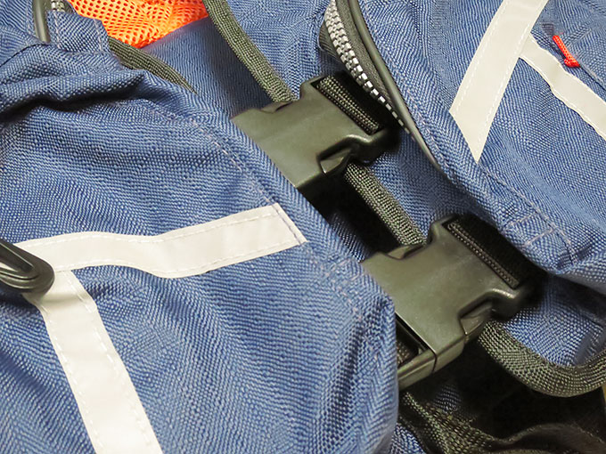 子供に着せやすいフローティングベスト