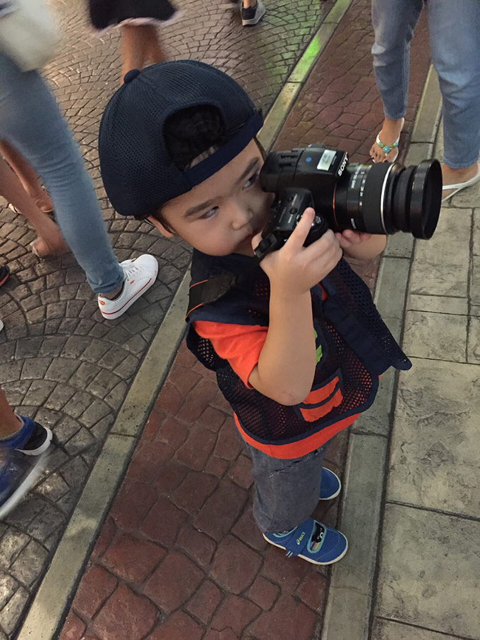 キッザニアのフォトスタジオ体験中