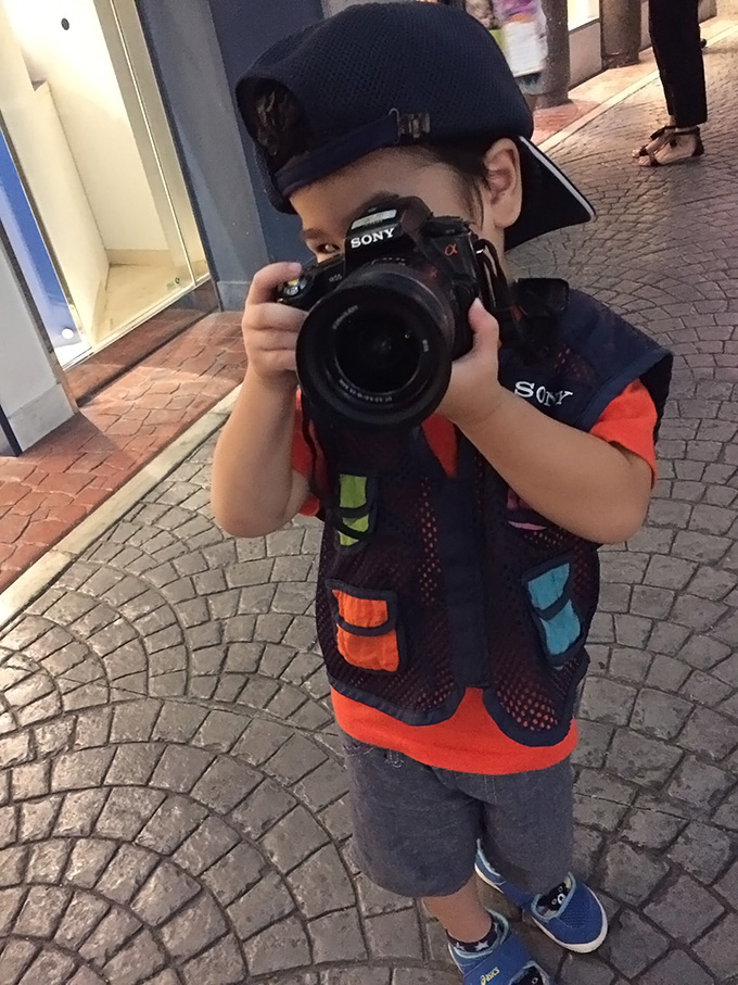 キッザニアのフォトスタジオ体験中