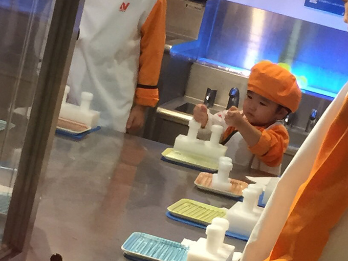 キッザニアの食品開発センター