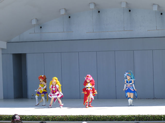 阪神競馬場のキャラクターショー