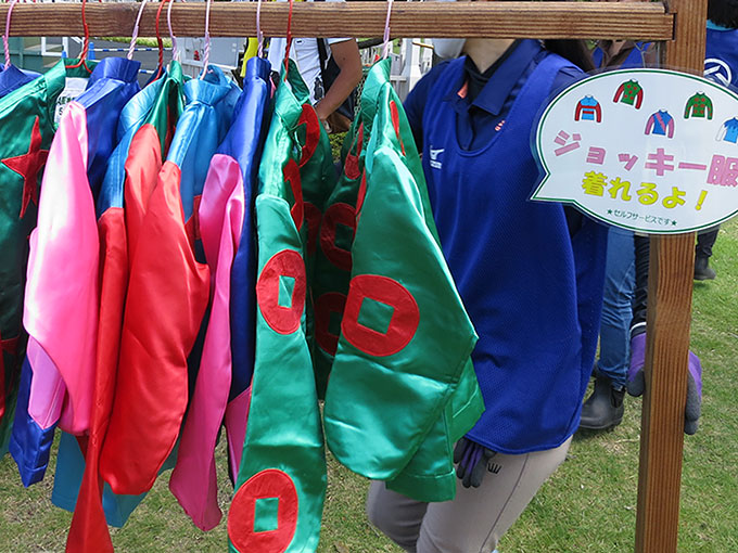 勝負服を着てポニーに乗れます