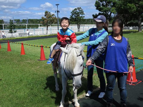 子供の乗馬体験は阪神競馬場開催のイベントがオススメ!!