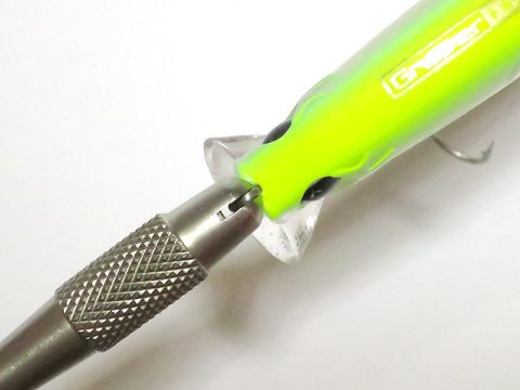 ルアーが真っ直ぐ泳がない時の対処方法