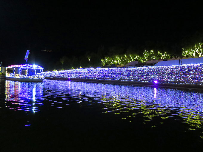 水面に映るイルミネーションは最高!