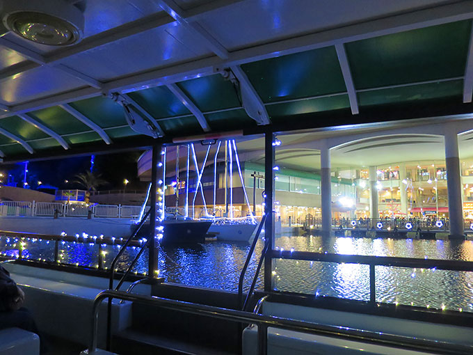 ホテルの前を通過