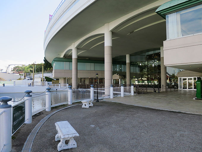 レストランの外